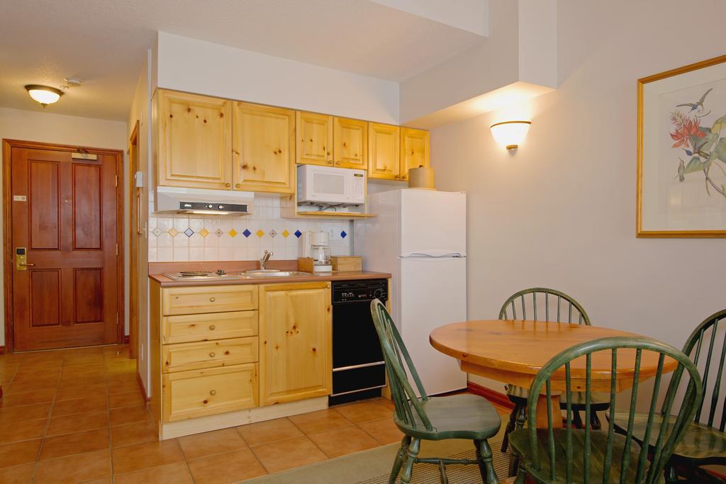 Hearthstone Lodge Sun Peaks Exteriör bild