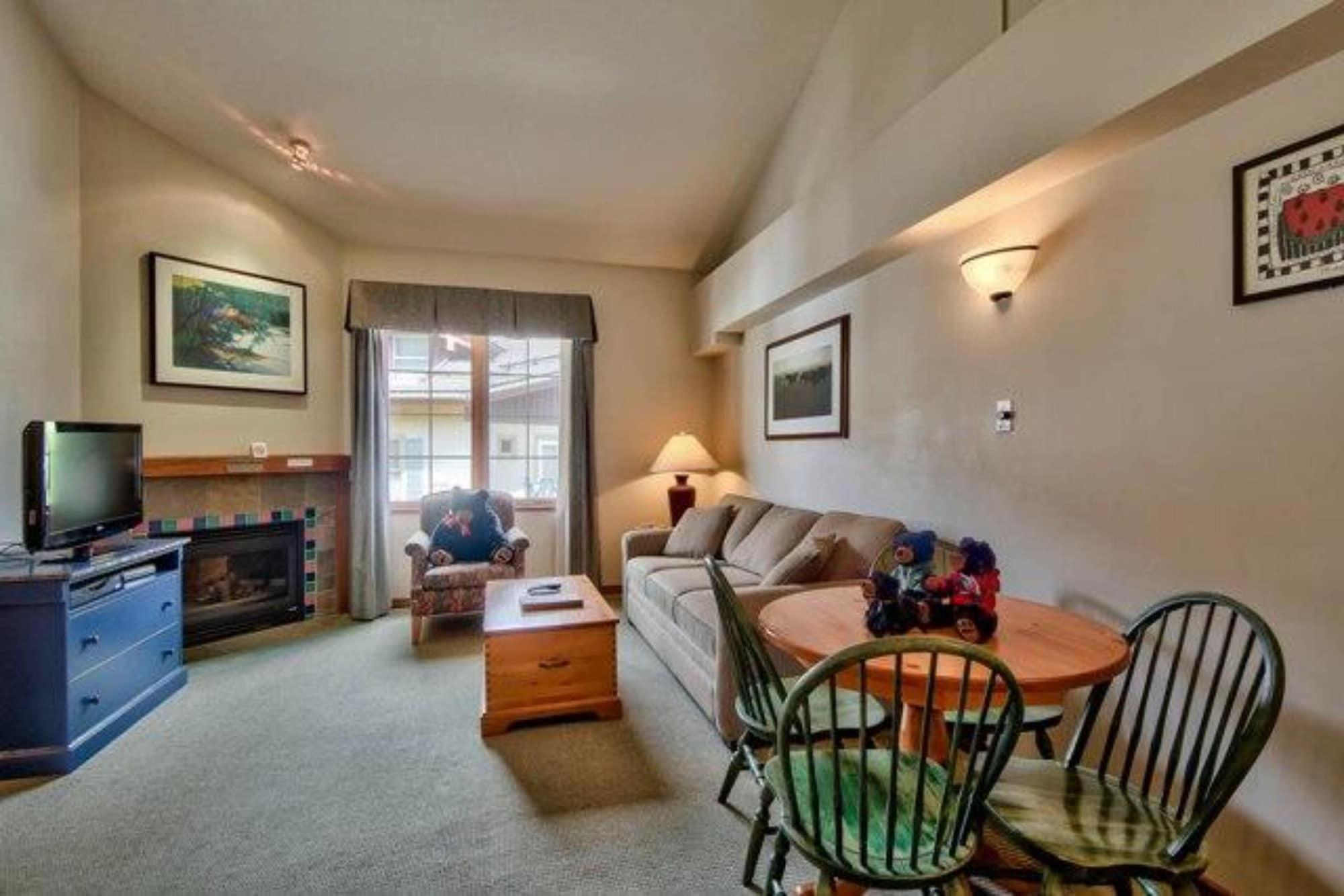 Hearthstone Lodge Sun Peaks Exteriör bild