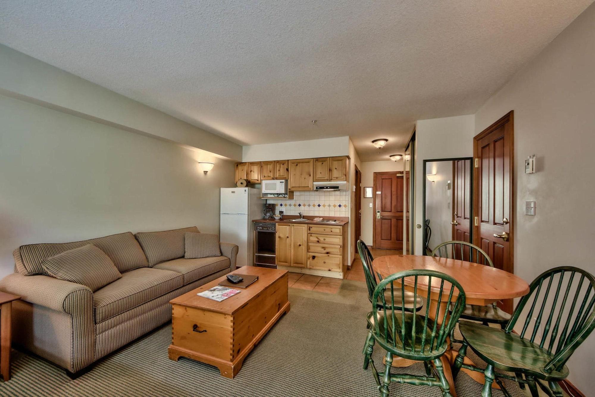 Hearthstone Lodge Sun Peaks Exteriör bild