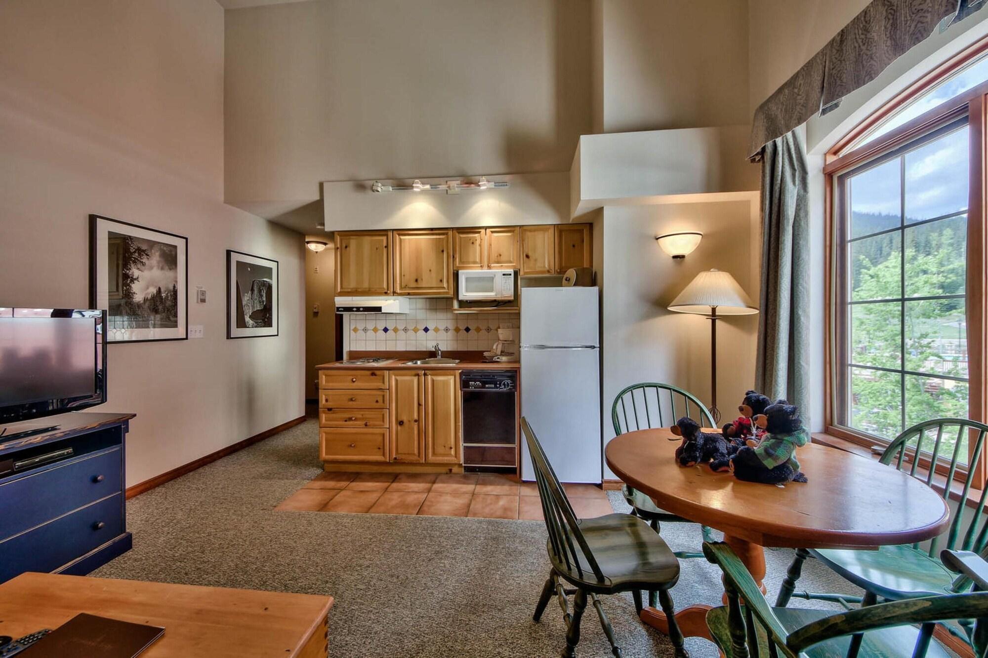 Hearthstone Lodge Sun Peaks Exteriör bild