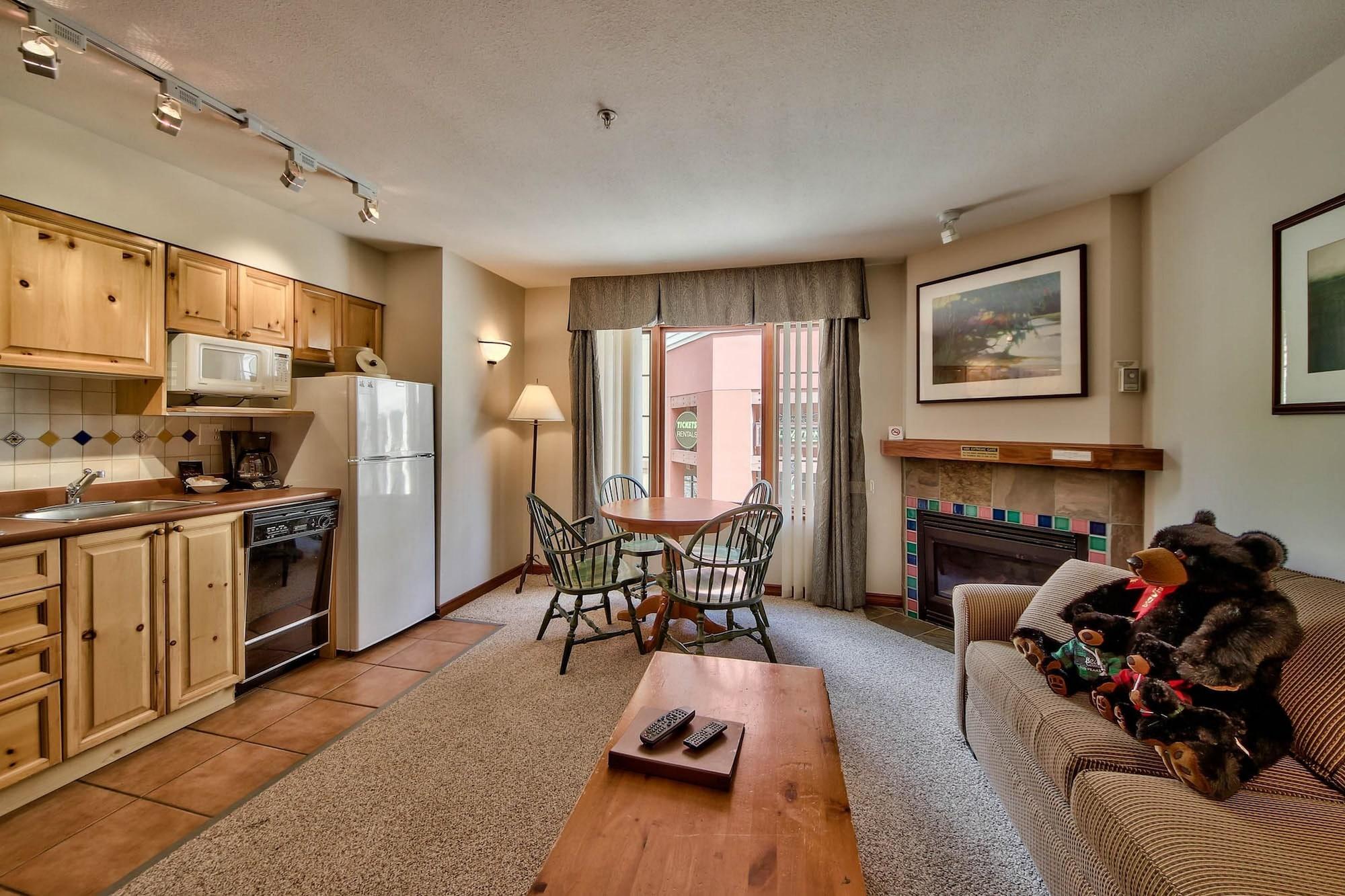 Hearthstone Lodge Sun Peaks Exteriör bild