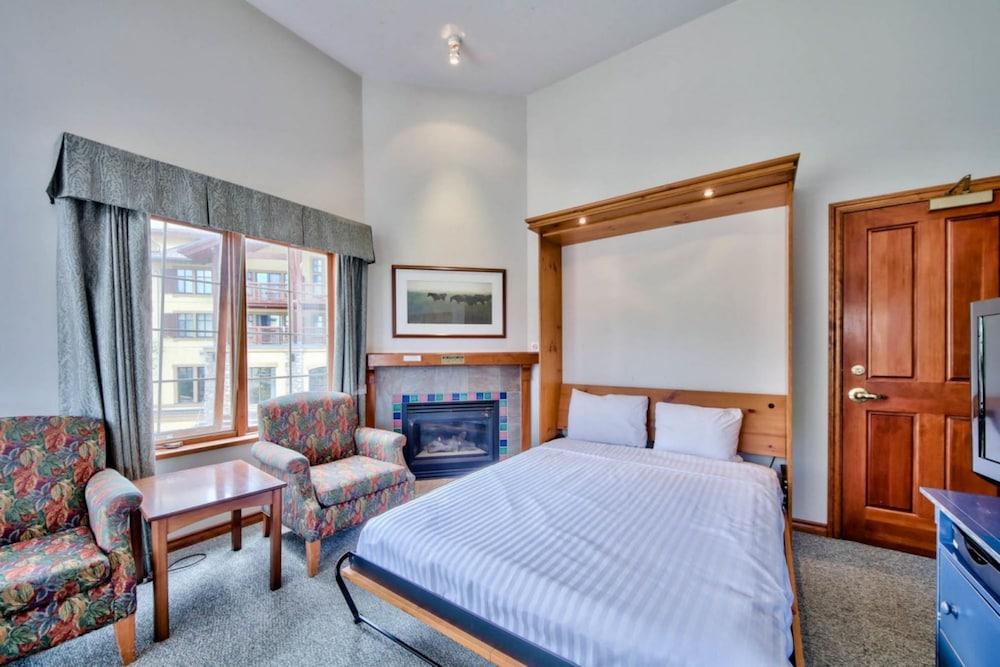 Hearthstone Lodge Sun Peaks Exteriör bild