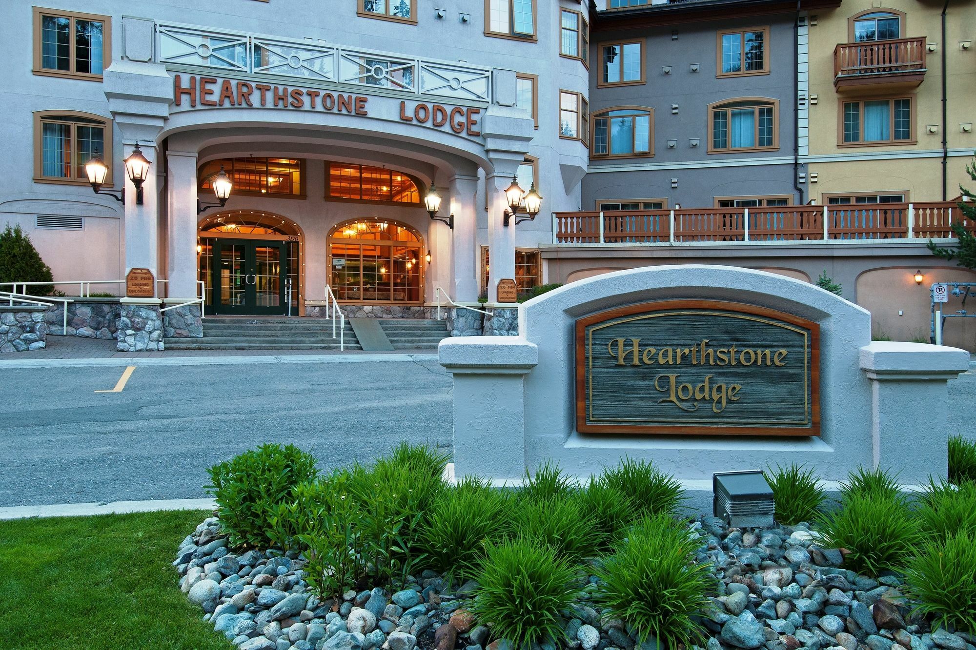 Hearthstone Lodge Sun Peaks Exteriör bild